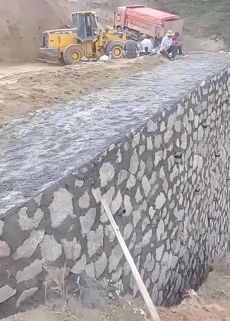 信阳罗山县边坡加固